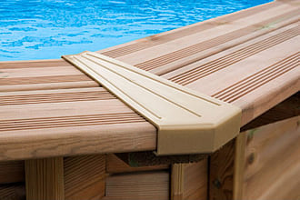 Caratteristiche della piscina in legno fuori terra da giardino con Liner sabbia Jardin CARRE 470: protezioni angolari del bordo in PVC