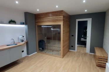 Sauna finlandese da interno Marika installata in un centro benessere