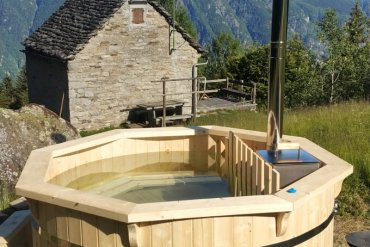 Tinozza di legno a botte da giardino Mistel 1,5 m con stufa