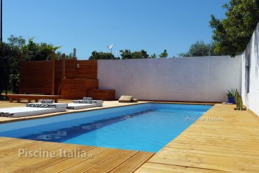 Piscina tubolare Laguna Large 125 in giardino, struttura resistente e installazione veloce. Ideale per rinfrescarsi tutta l’estate.
