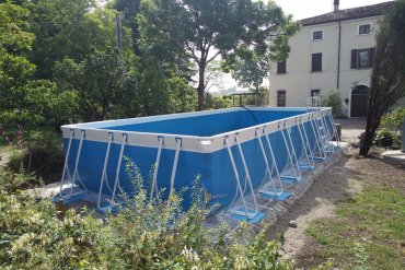 Piscina fuoriterra in tubolari. Idee e ispirazioni per la tua futura piscina, con dettagli sul processo di montaggio.