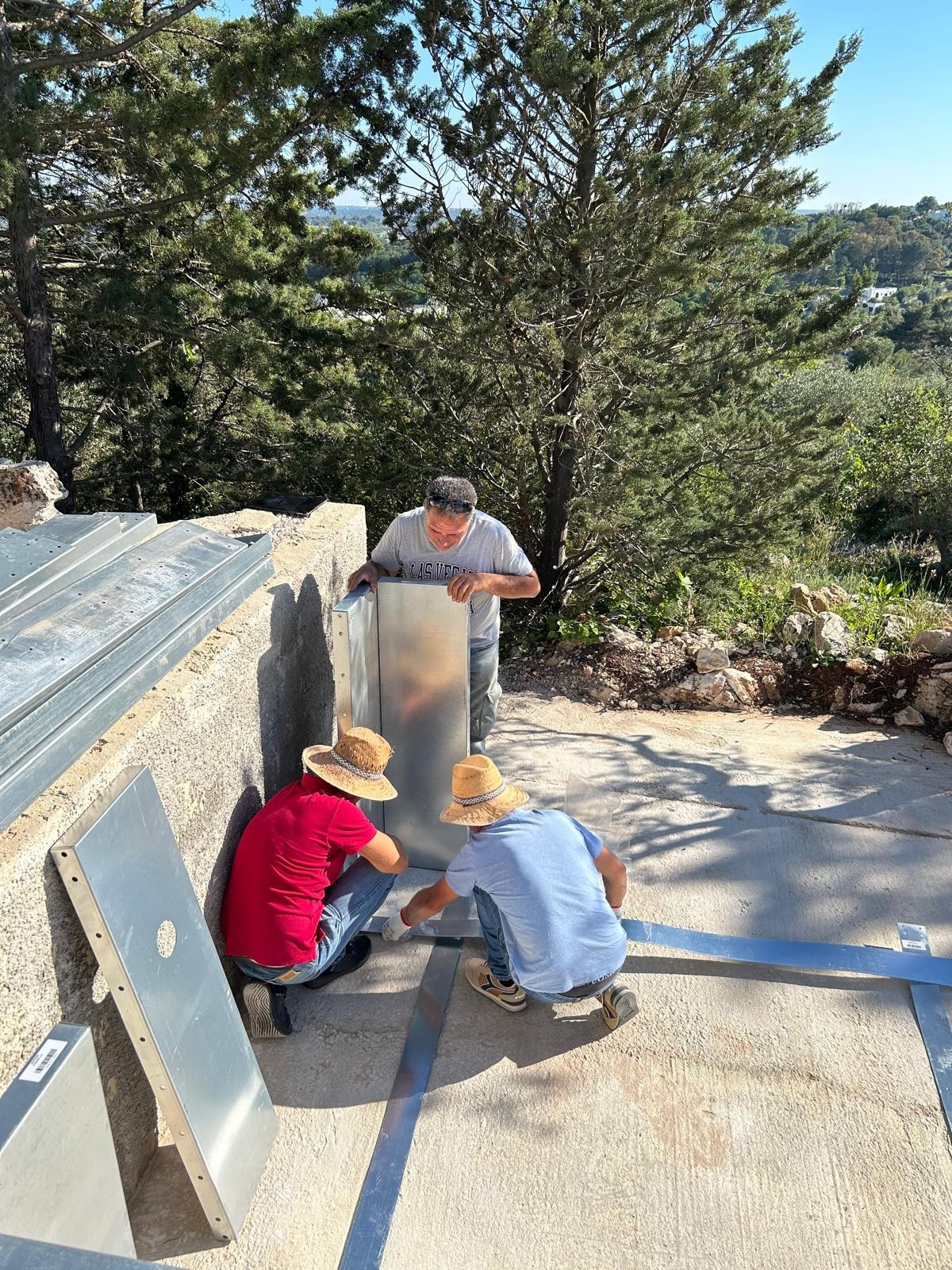 Montaggio struttura piscina autoportante ASTREA 6 metri in acciaio zincato con vista panoramica