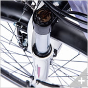 bicicletta elettrica da trekking POWER-TREK 3.2 da donna: particolare forcella anteriore