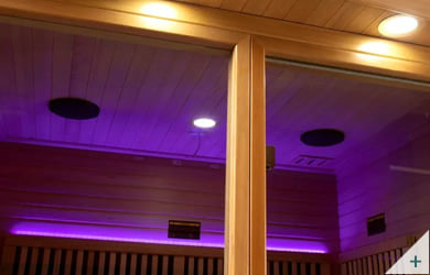 Sauna infrarossi Zaira - Foto degli interni: illuminazione LED rossa