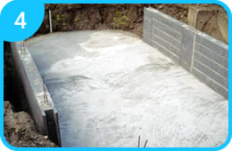 Piscina interrata economica in acciaio Ovale Skyblue - Fase del montaggio 4: muretti di sostegno.